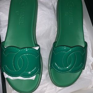 Green Patent Leather Cc Logo Mules Flat Sandals